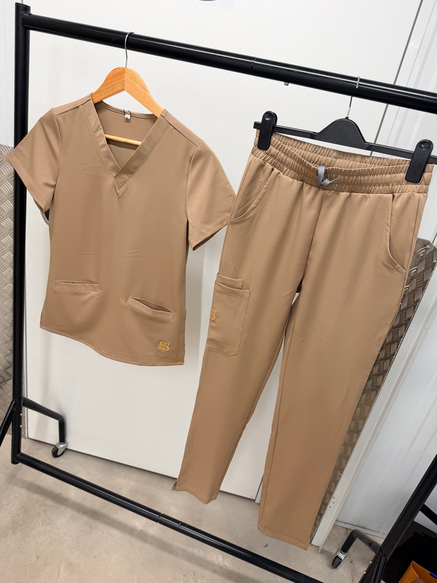 Almond brown V neck set open leg
